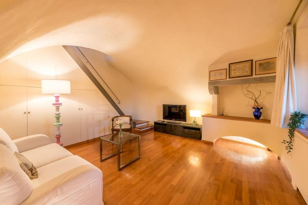 Luxury In Adimari's Tower With Terrace Apartment