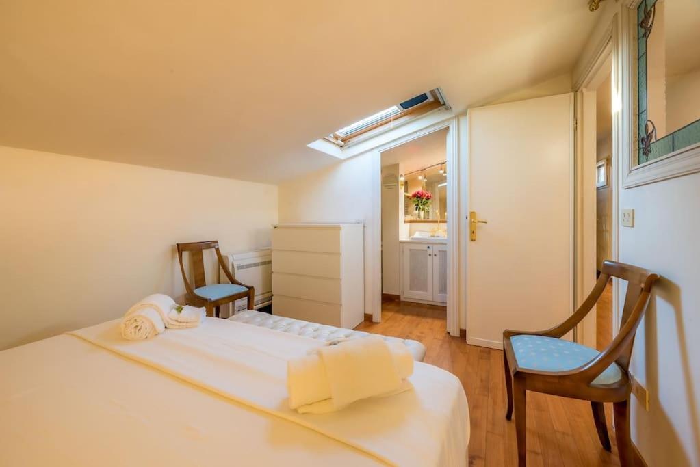 Luxury In Adimari's Tower With Terrace Apartment Florence
