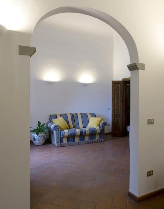 D/t Elegant & Spacious Flat 2' Walk Train Station * Florence