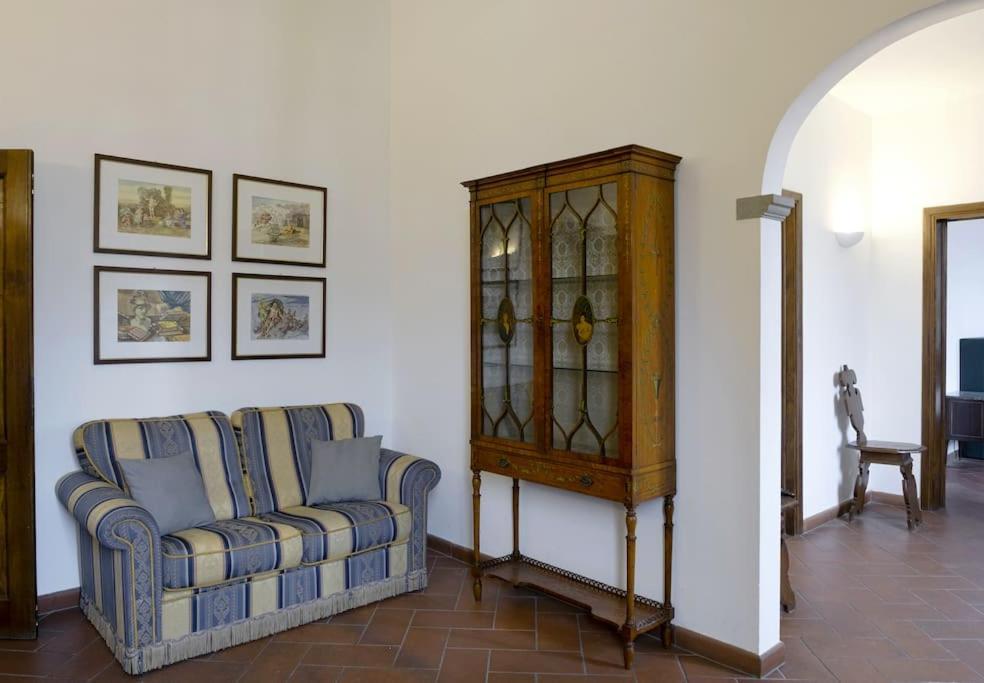 D/t Elegant & Spacious Flat 2' Walk Train Station Apartment