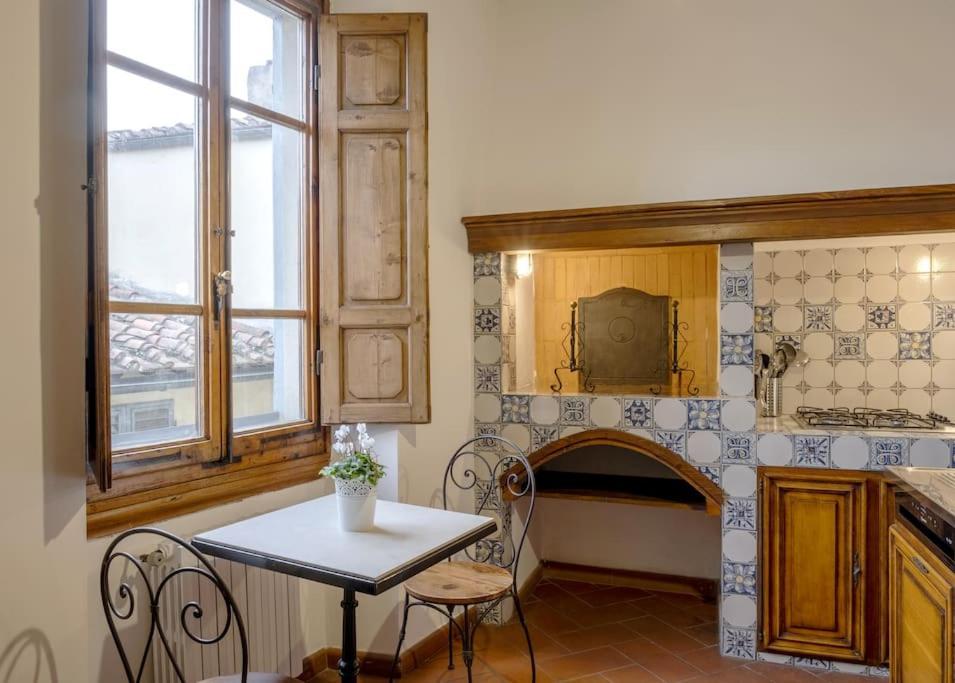 D/t Elegant & Spacious Flat 2' Walk Train Station * Florence