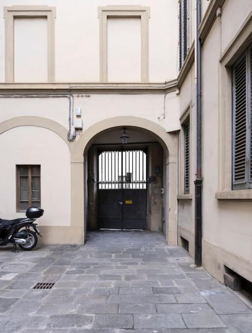 Apartment D/t Elegant & Spacious Flat 2' Walk Train Station Florence