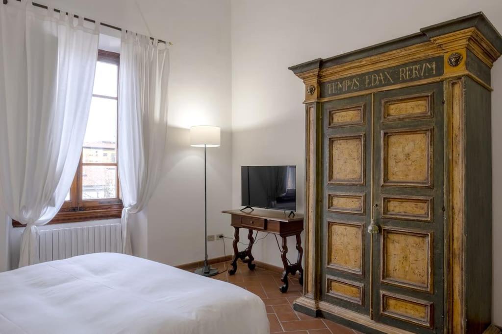 D/t Elegant & Spacious Flat 2' Walk Train Station * Florence