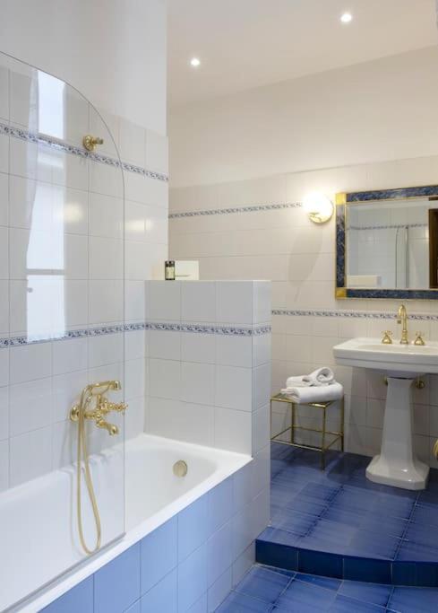 Apartment D/t Elegant & Spacious Flat 2' Walk Train Station