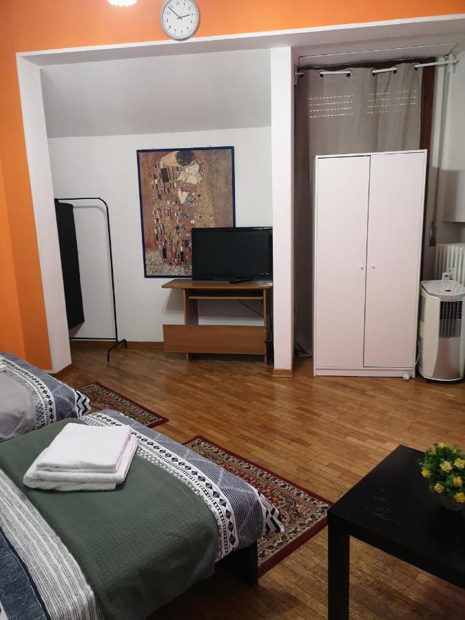 Inn 21 *