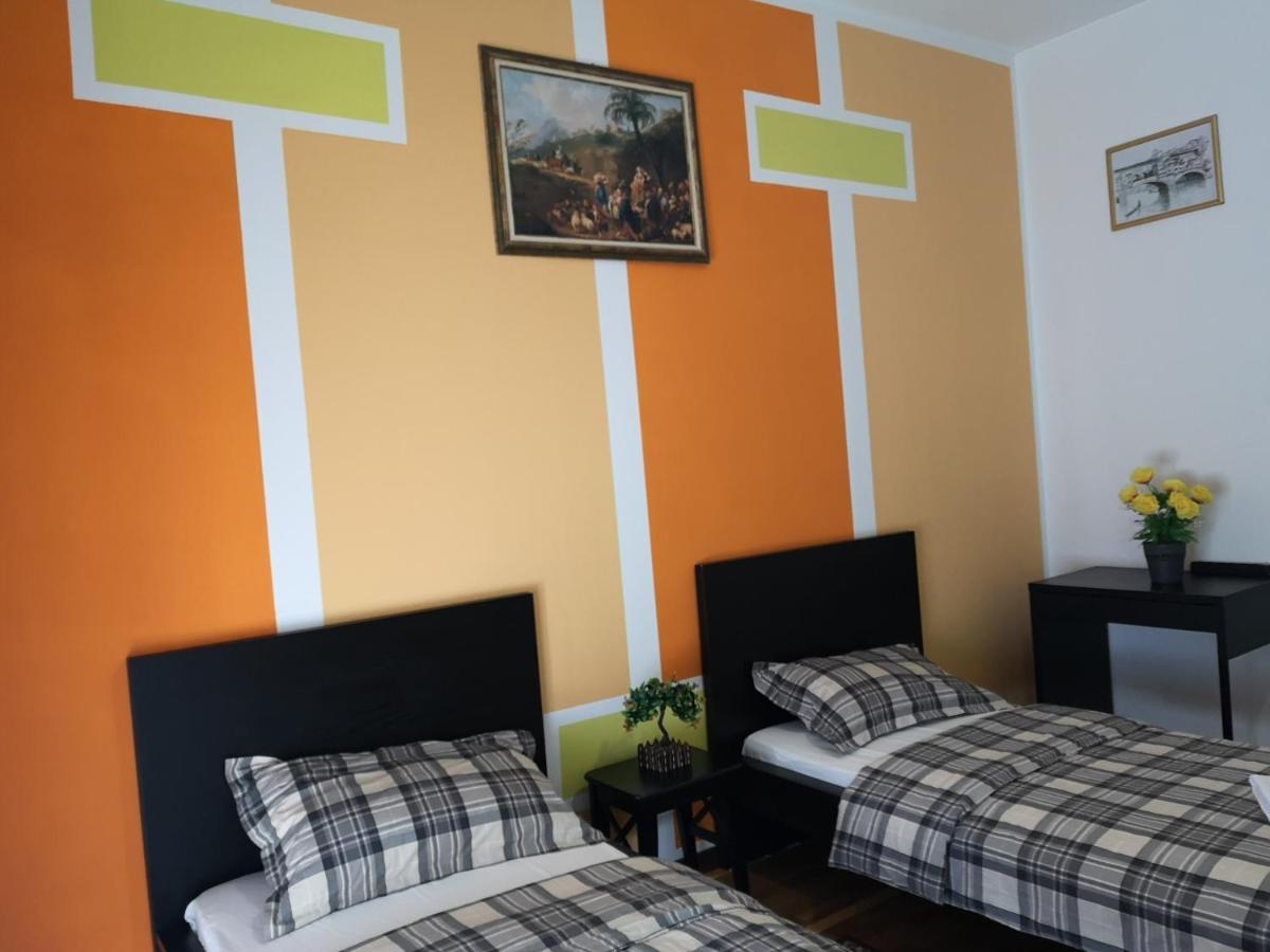 Inn 21 *
