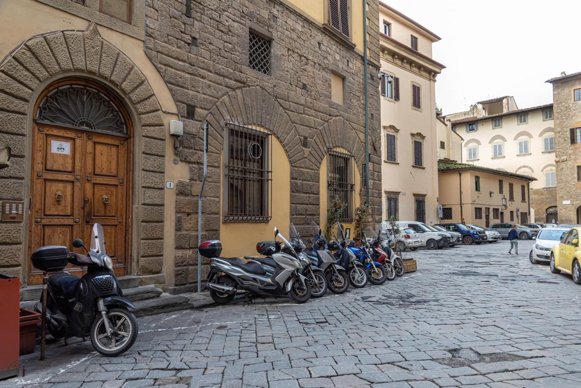 Amazing In Santa Croce Apartment *
