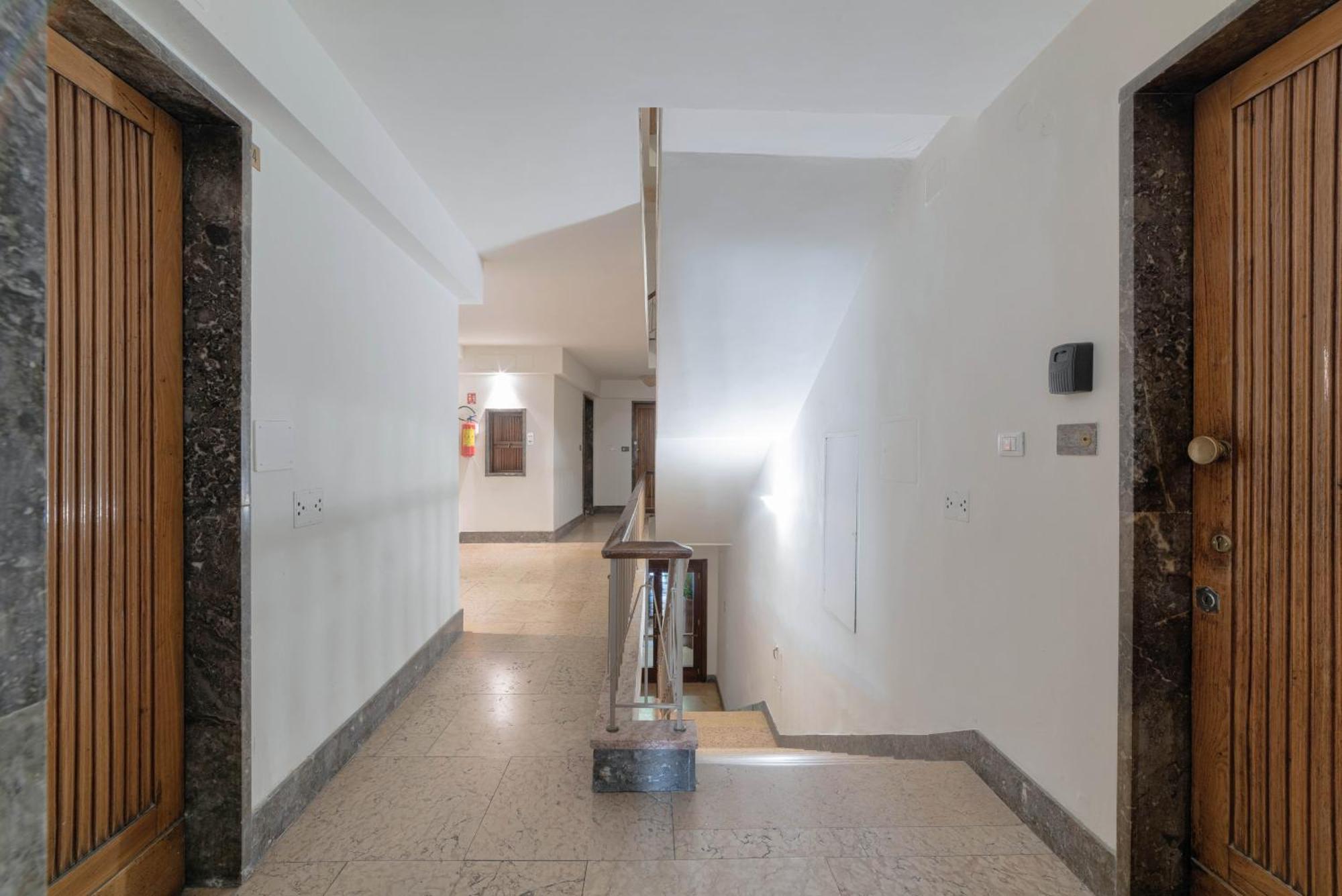 B52 Con Vista Apartment