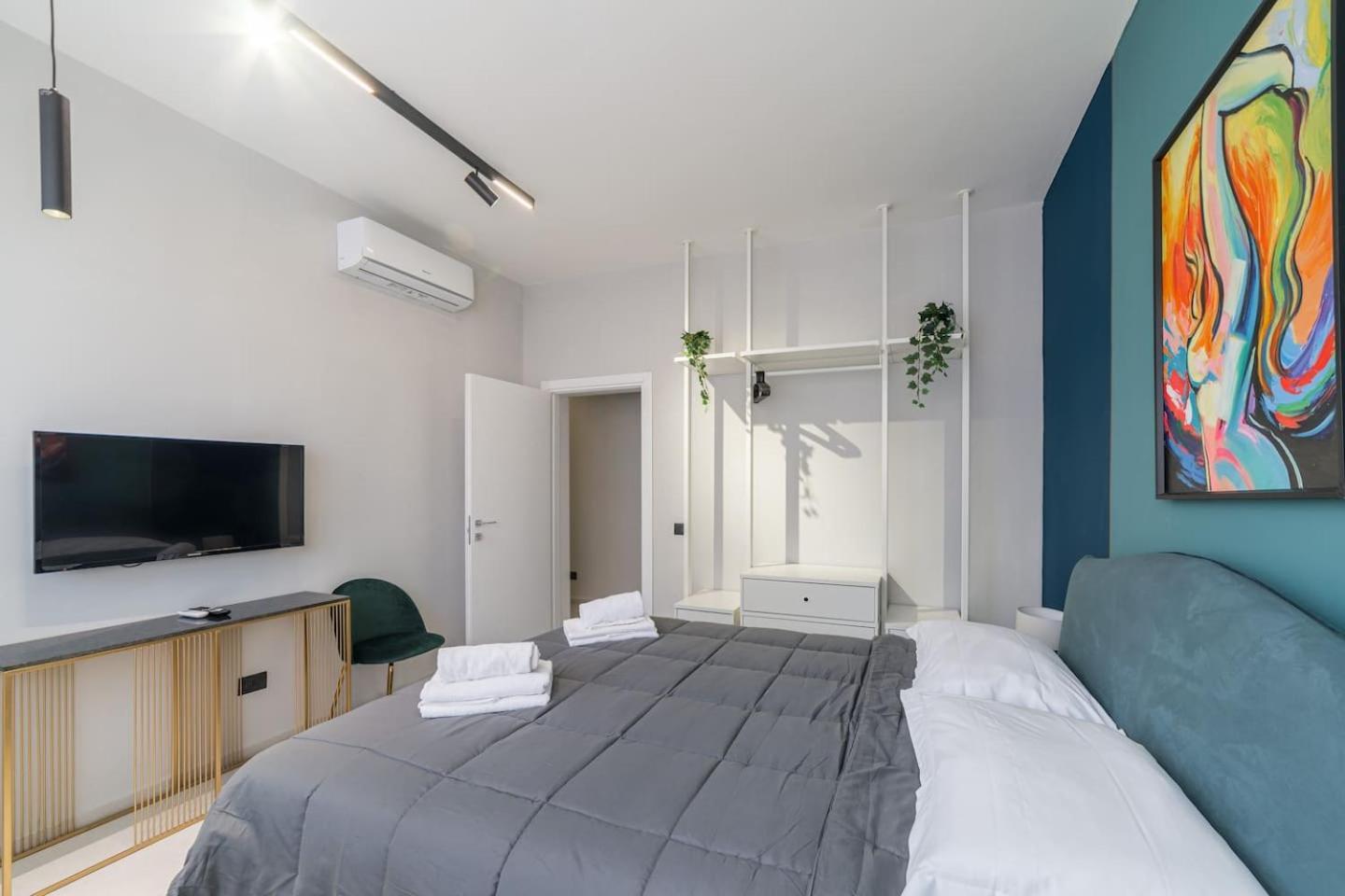 The Bright Apartment *