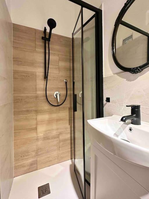 Apartment Warm Retreat In The Heart Of Cls Station *