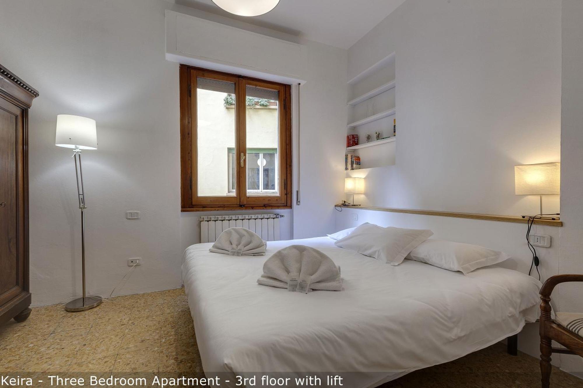 Apartment Mamo - Erika & Keira Florence
