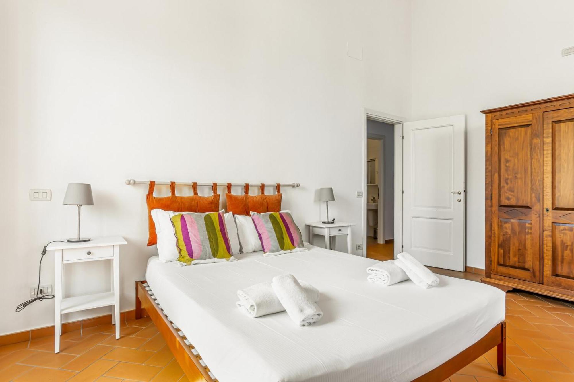 The Lions' In The Historic Centre X8 Apartment *