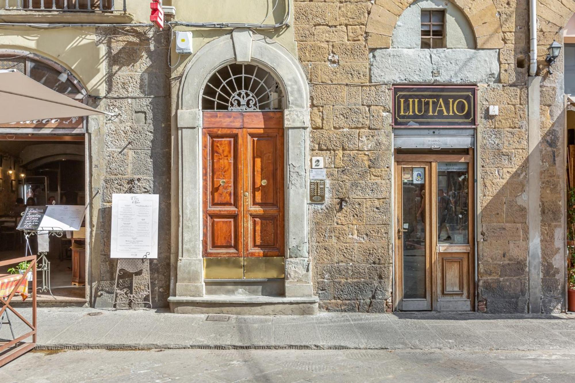 The Lions' In The Historic Centre X8 Apartment