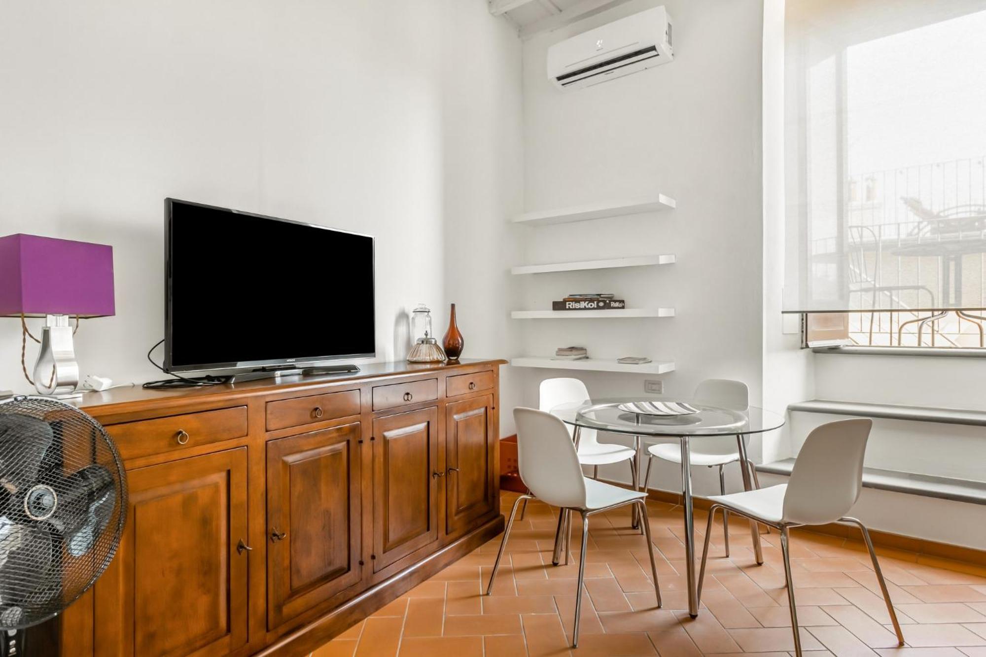 The Lions' In The Historic Centre X8 Apartment