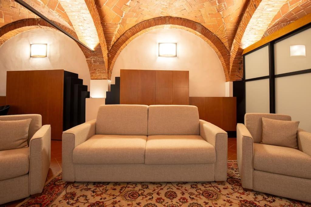 Benci In Apartment Florence
