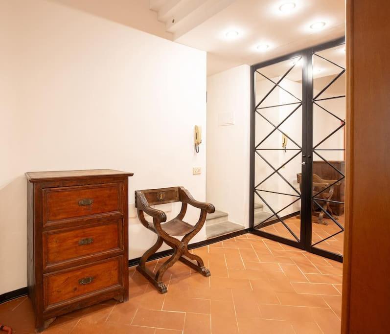 Benci In Apartment