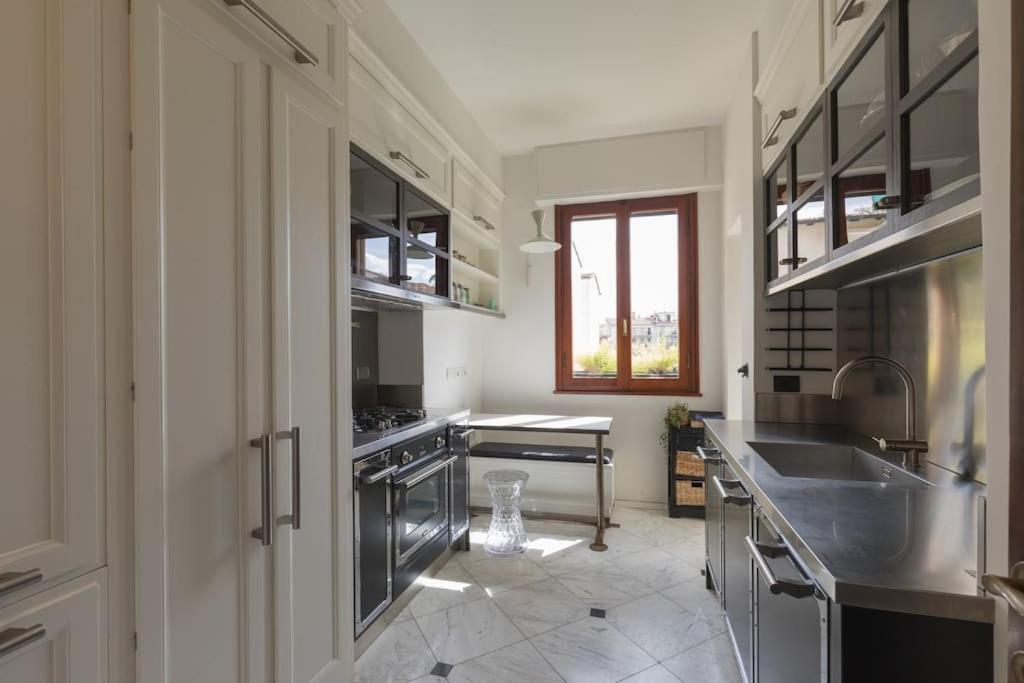Luxury Flat - Enzo Ferrari's Ex Lover Apt Apartment *