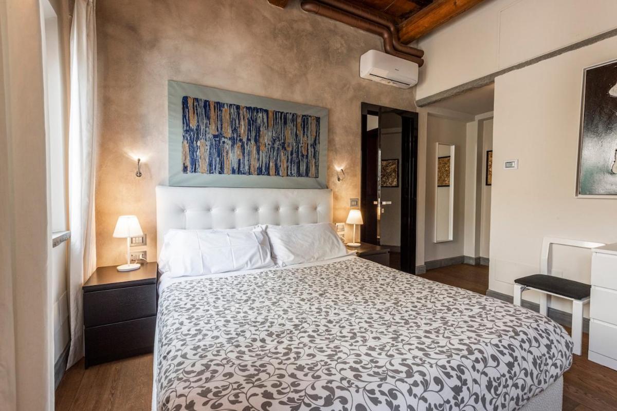 Cosy In Glamorous Santo Spirito Apartment Florence