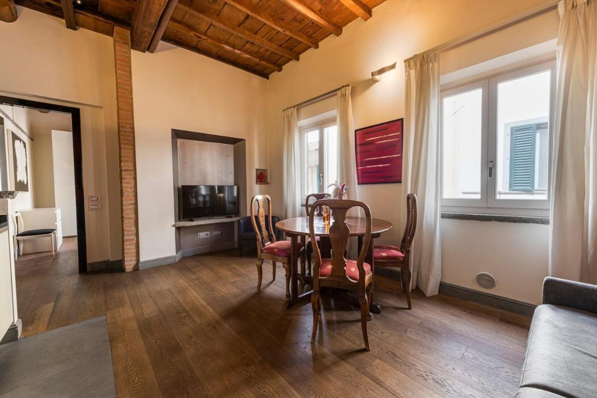 Cosy In Glamorous Santo Spirito Florence