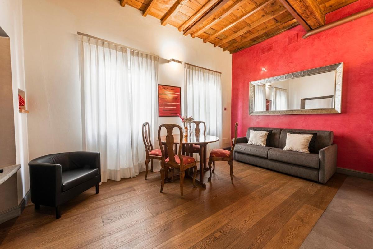 Cosy In Glamorous Santo Spirito Apartment Florence