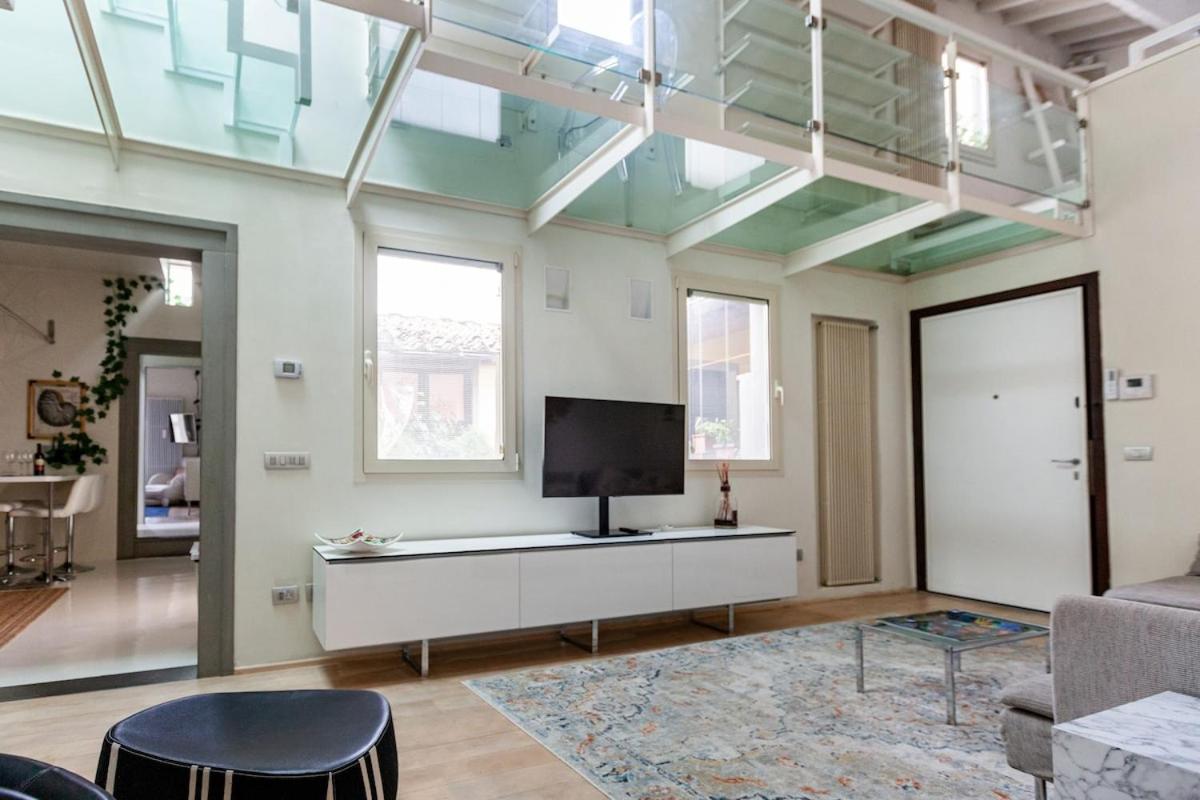 Elegant In Pitti Area Apartment
