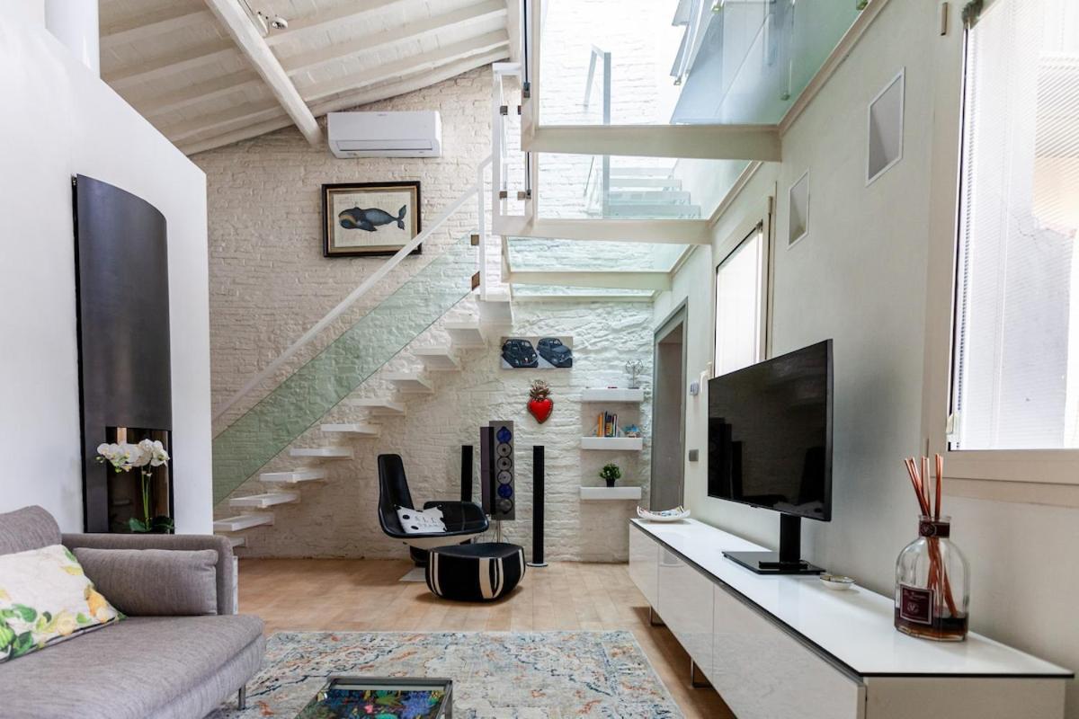 Elegant In Pitti Area Apartment *