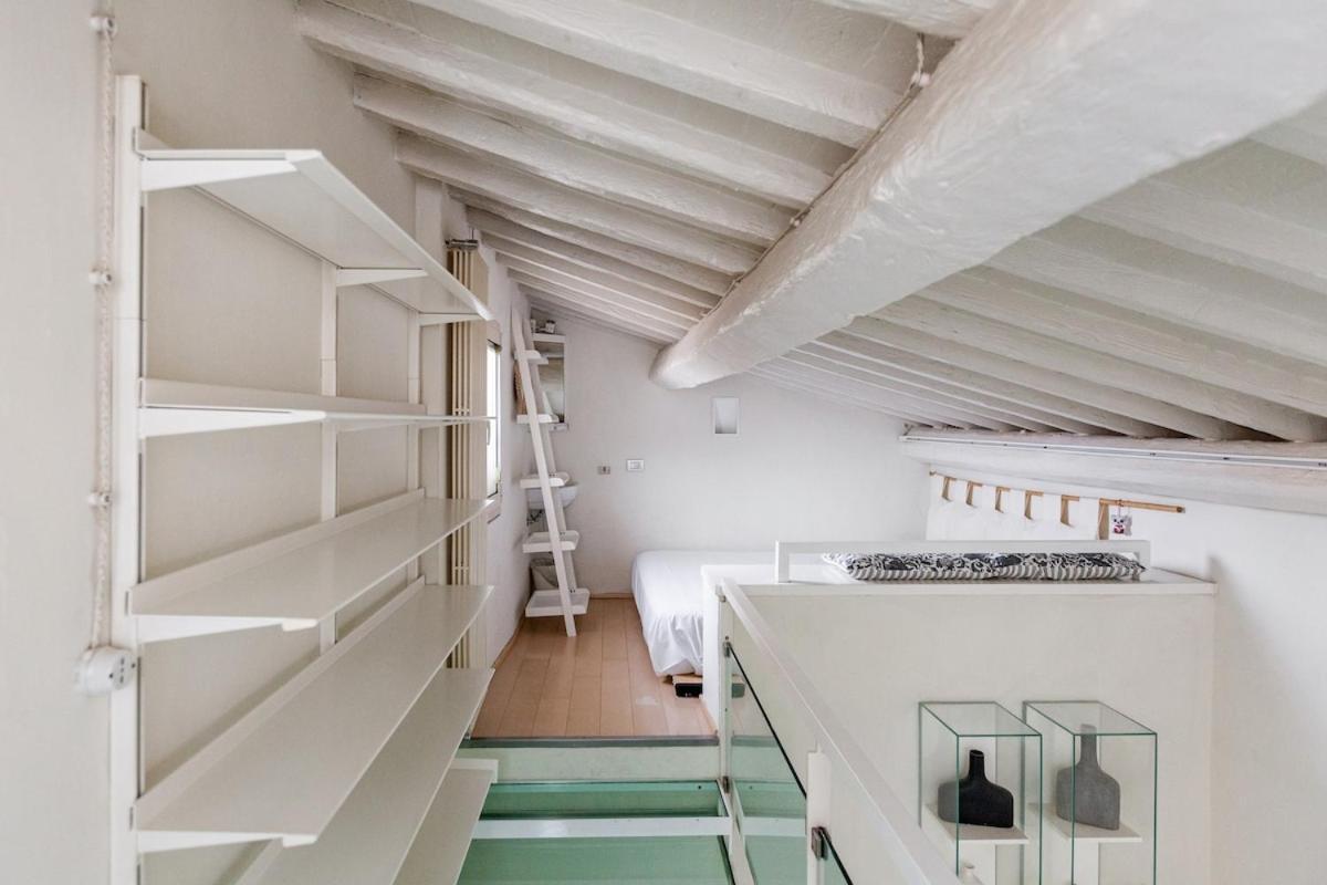 Elegant In Pitti Area Apartment