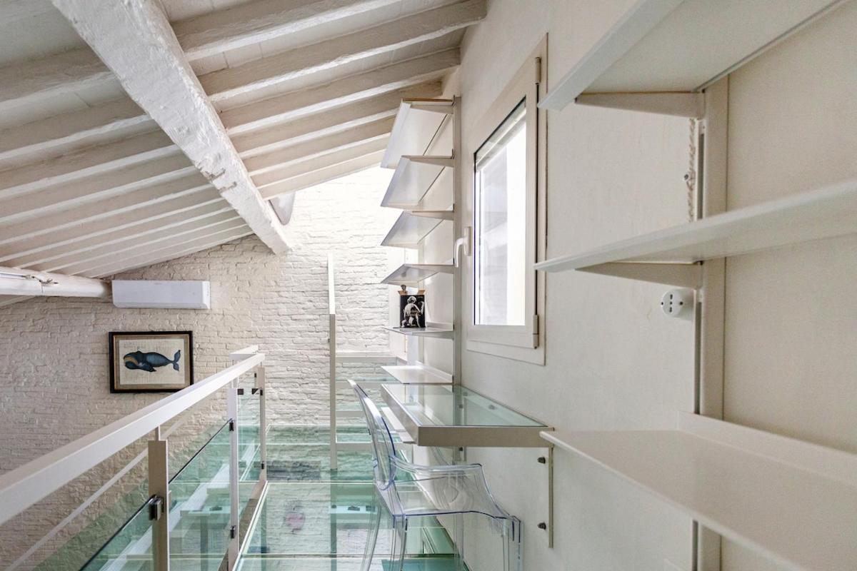 Elegant In Pitti Area Apartment