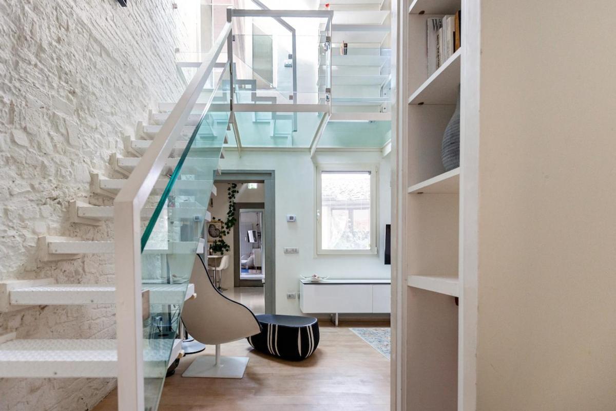 Elegant In Pitti Area Apartment