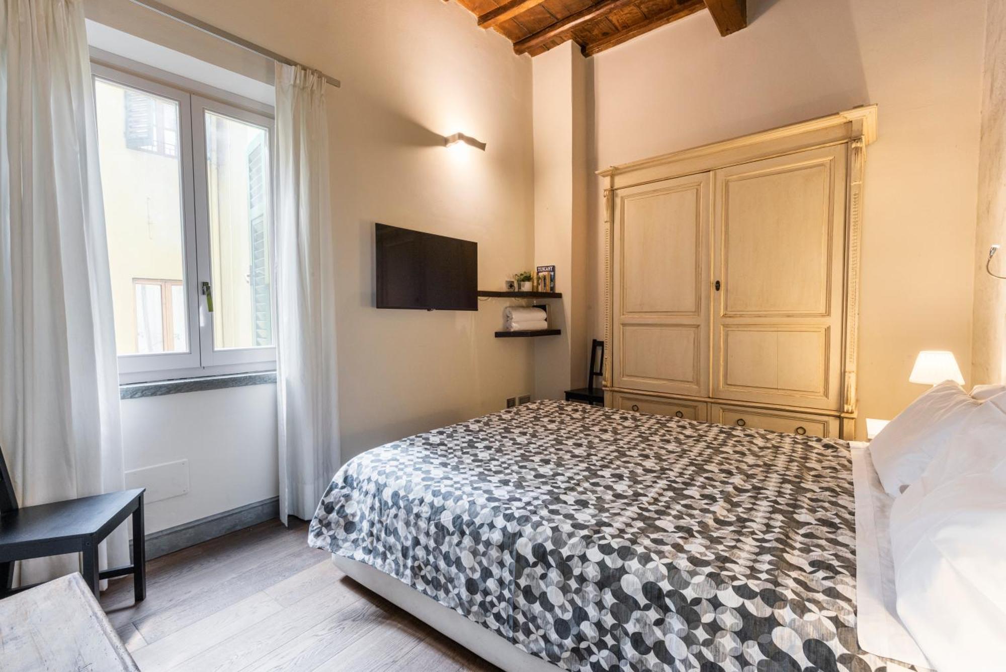 Cosy In Glamorous Santo Spirito Apartment Florence