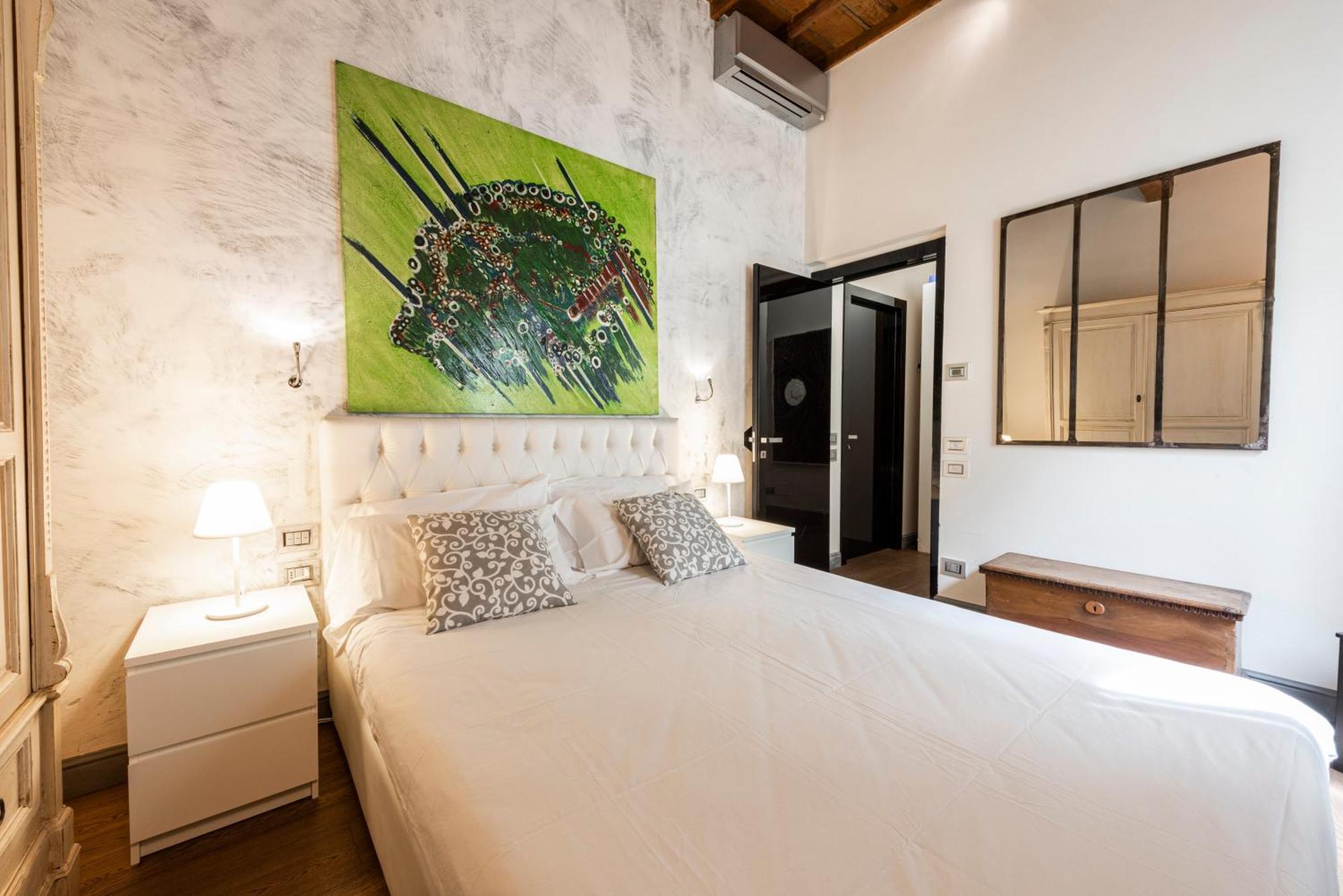 Cosy In Glamorous Santo Spirito Apartment Florence