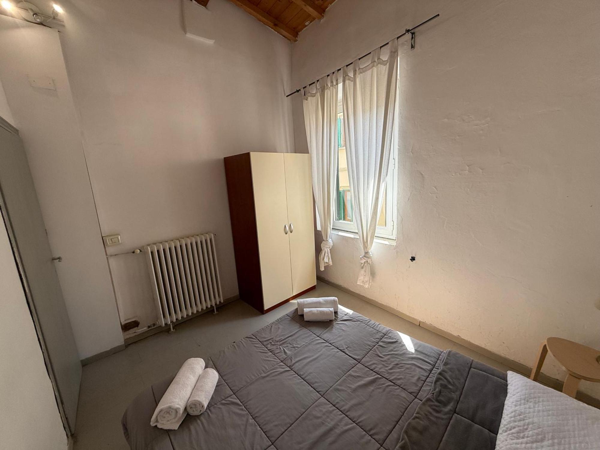 Three Bedroom In Center Apartment *