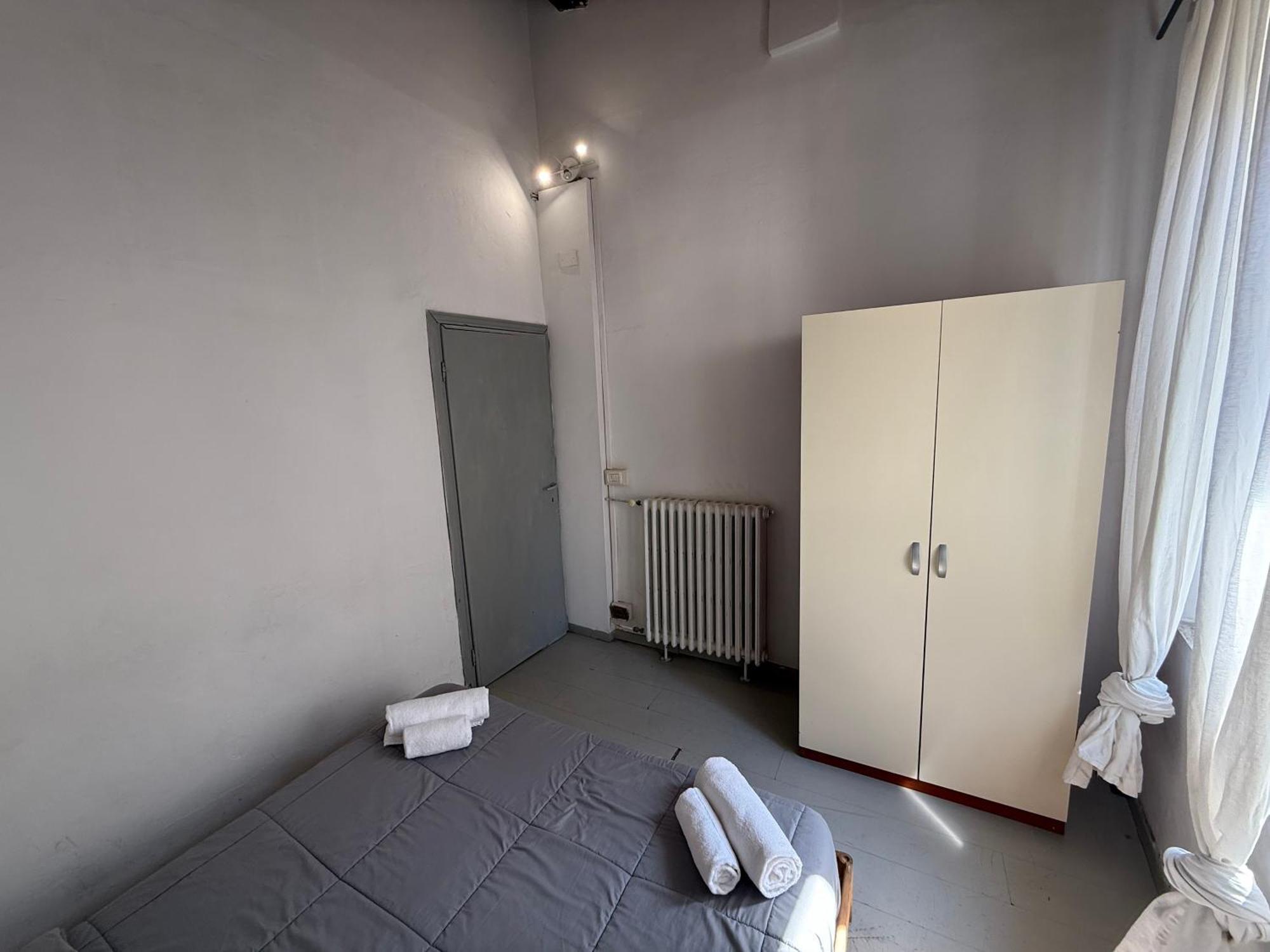 Three Bedroom In Center Apartment *