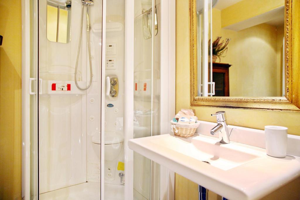 Tornabuoni La Petite 4* Florence