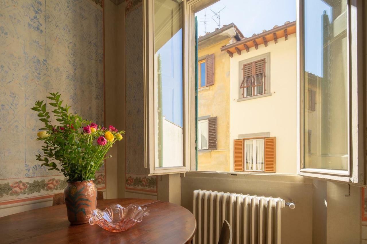 Romantic Laura * Florence