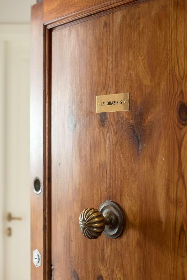 Le Grazie In Superb Location Apartment