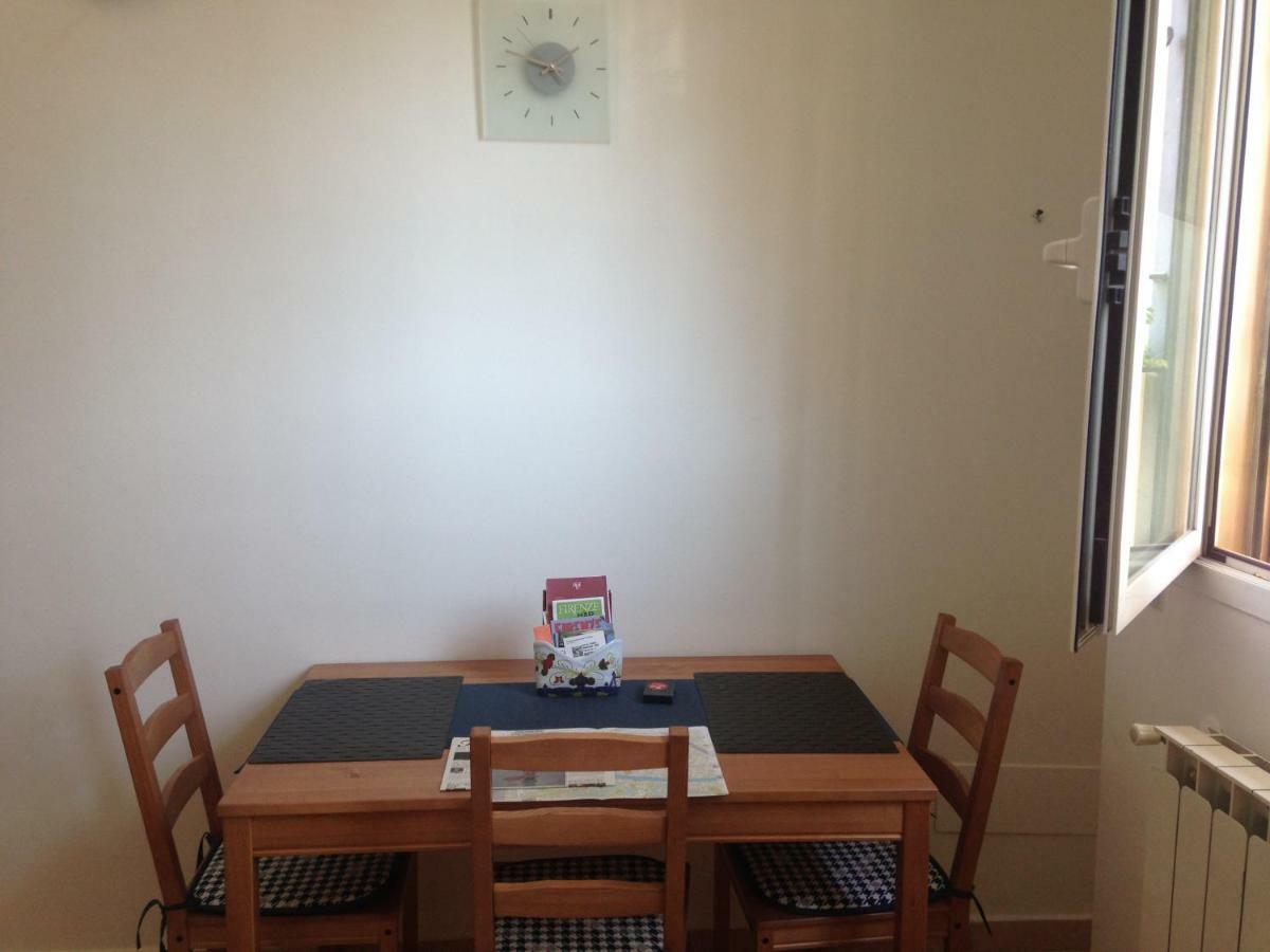Airport Apartment *
