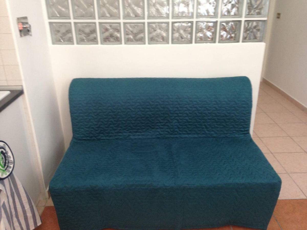 Airport Apartment *
