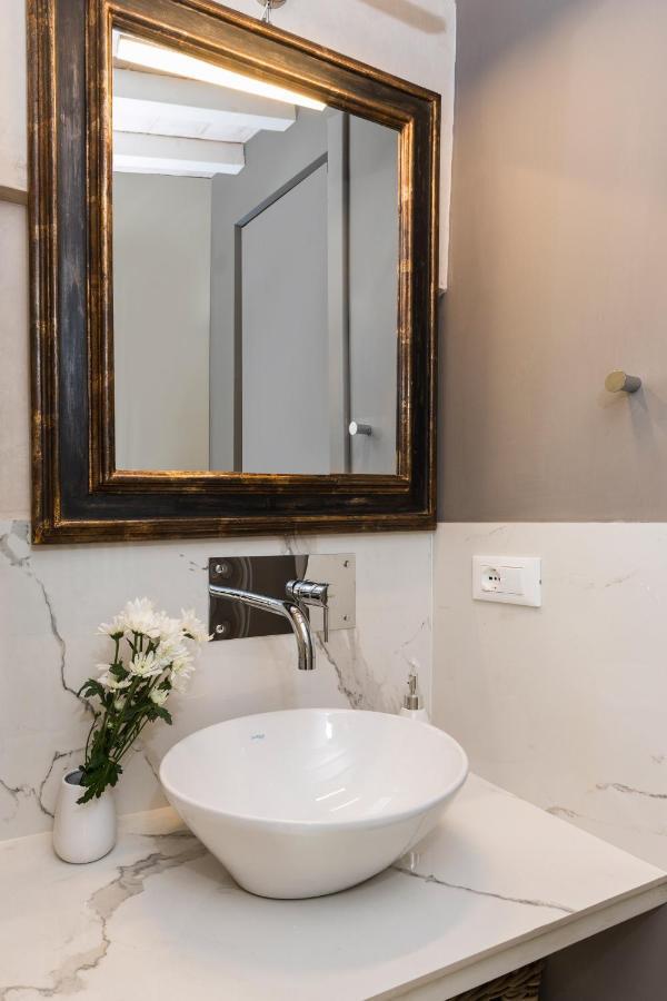 Concierge-at The Cathedral Apartment *