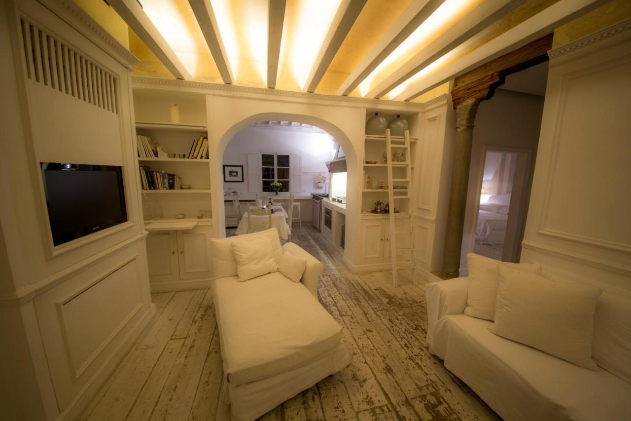 Apartment White By Mmega