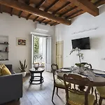 Oltrarno Modern Apartment In Florence