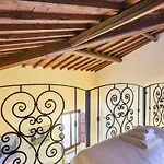 Cozy Classic Italian House Near Santa Croce, On The Lungarno
