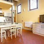 Cozy Classic Italian House Near Santa Croce, On The Lungarno