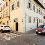 Cozy Classic Italian House Near Santa Croce, On The Lungarno