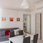 Modern Apartment Near Ponte Vecchio.