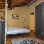 Charming Apartment In Oltrarno