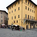 Eclectic Apartment In Santa Croce
