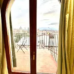 Palazzo Pandolfini\'S City-View Studios