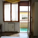 Quaint 2-Br Outside Ztl