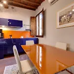 Magazzini Apartment By Mamo Florence